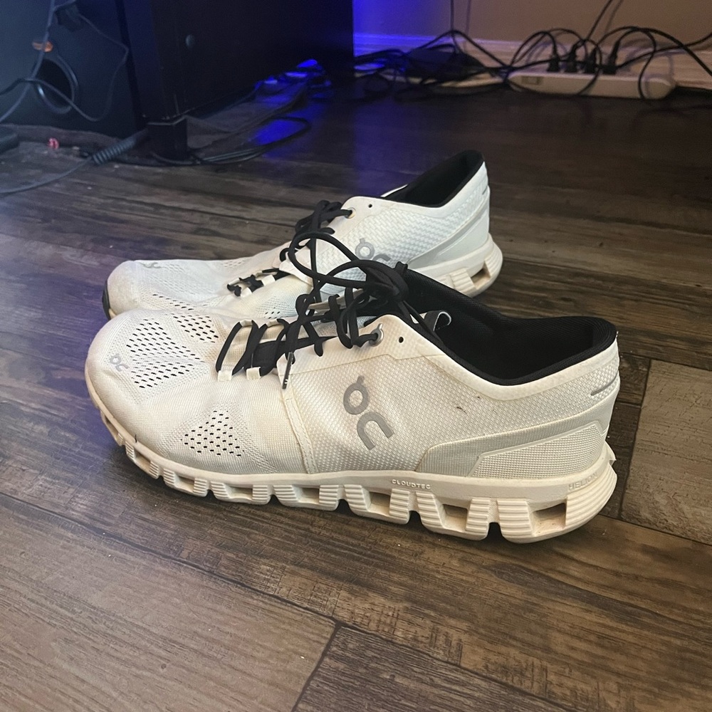 On Clouds size 11.5